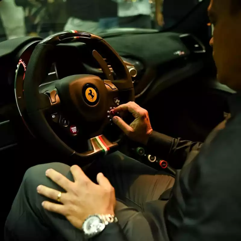 Carros de Luxo em Juiz de Fora | Modelo de Ferrari